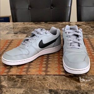 Men’s Nike Sneakers 9.5